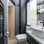 Sail Luxury Family Pod