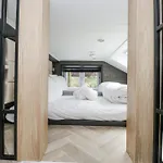 Sail Luxury Family Pod