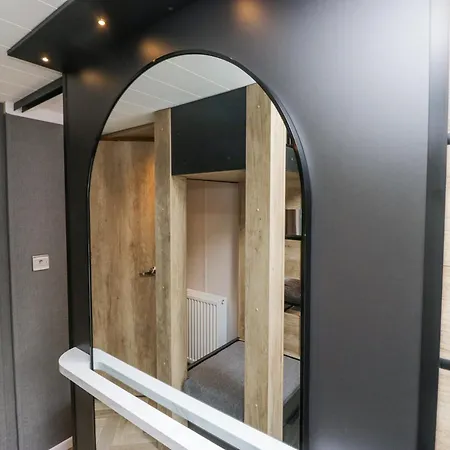 Sail Luxury Family Pod