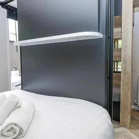 Sail Luxury Family Pod *