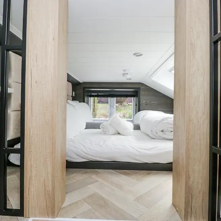 Sail Luxury Family Pod