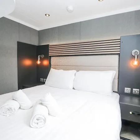 Sail Luxury Family Pod Feriehus